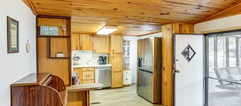 1 Mi to Lake Murray: Pet-friendly Home w/ Deck