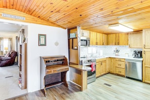 House (3 Bedrooms) | Interior