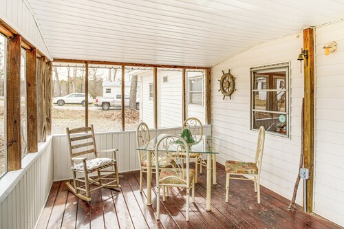 1 Mi to Lake Murray: Pet-friendly Home w/ Deck