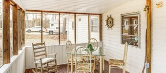 1 Mi to Lake Murray: Pet-friendly Home w/ Deck