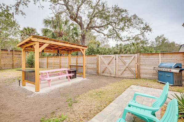 Apartemen (2 Bedrooms) | Tempat makan outdoor