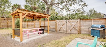 Walk to Beach: Getaway w/ Fire Pit in St Augustine