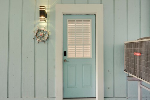 Walk to Beach: Getaway w/ Fire Pit in St Augustine