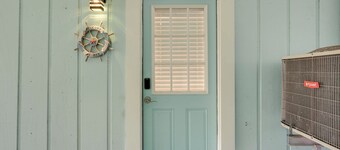 Walk to Beach: Getaway w/ Fire Pit in St Augustine