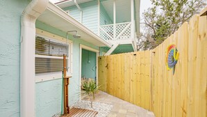 A house with a wooden deck, a small garden, and a wooden fence. - Walk to Beach! St Augustine Escape, Patio & Grill (St. Augustine)