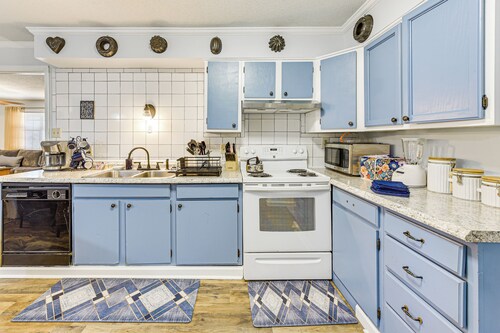 3 Mi to Dtwn Beaufort: Quiet Family Home w/ Yard