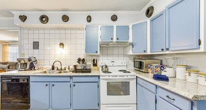 3 Mi to Dtwn Beaufort: Quiet Family Home w/ Yard