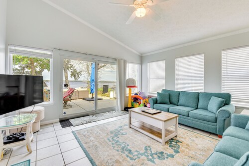 Hot Tub & Boat Dock: Getaway on Deer Point Lake!