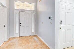 Interior - 12 Mi to Disney World: Poolside Paradise! (Davenport)
