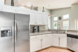 House (4 Bedrooms) | Interior - 12 Mi to Disney World: Poolside Paradise! (Davenport)