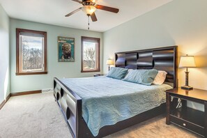 House (5 Bedrooms) | Interior - 8 Mi to Lambeau Field: Family Home in De Pere! (De Pere)