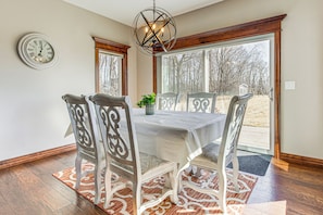 Interior - 8 Mi to Lambeau Field: Family Home in De Pere! (De Pere)