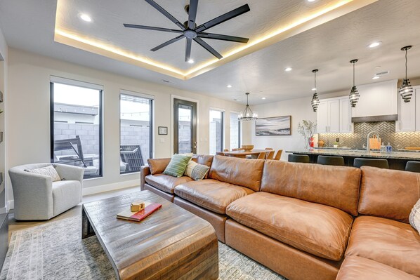 Apartment (3 Bedrooms) | Front of property
