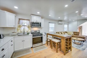 Apartment (2 Bedrooms) | Interior - Half-mi to Ocean View Beach Park: Modern Apartment (Norfolk)