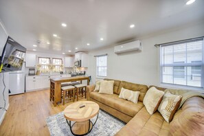 Apartment (2 Bedrooms) | Front of property - Half-mi to Ocean View Beach Park: Modern Apartment (Norfolk)