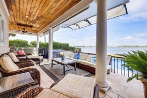 Villa (5 Bedrooms) | Front of property