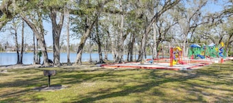 Walk to Lake: Fishing Retreat in Wewahitchka