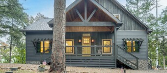Lake Views & Golf Access at Secluded Drasco Lodge