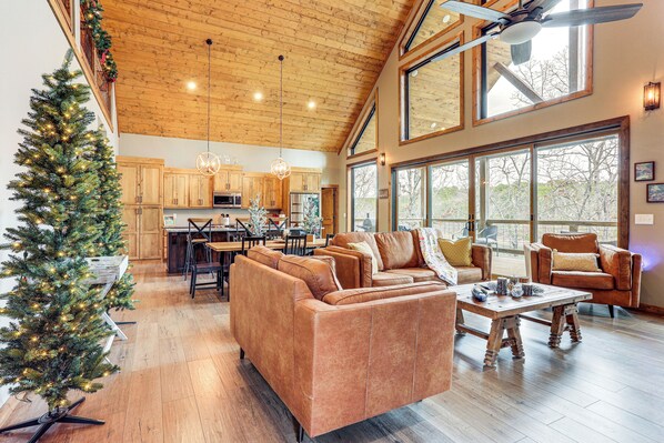 House (4 Bedrooms) | Interior