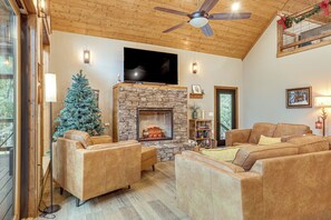 House (4 Bedrooms) | Interior - Lake Views & Golf Access at Secluded Drasco Lodge (Drasco)