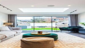 TV - Elegant & Unique Townhouse Near Battersea Park (London)