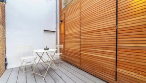 Outdoor dining - Elegant & Unique Townhouse Near Battersea Park (London)