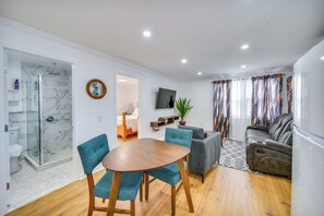 Interior - < 1 Mi to Beaches: Central Norfolk Apartment! (Norfolk)