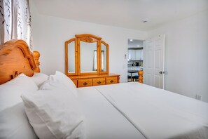 Interior - < 1 Mi to Beaches: Central Norfolk Apartment! (Norfolk)