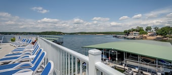 5th Fl Lakefront Condo: Elevator, Pool, Boat Slip!