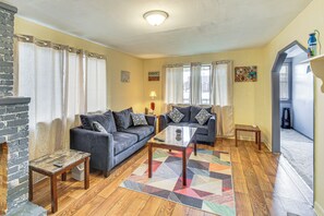 House (2 Bedrooms) | Interior