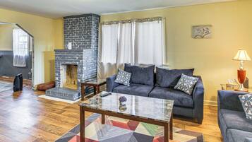 House (2 Bedrooms) | Interior