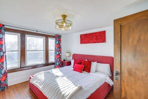 Interior - 5 Mi to Marion Reservoir: Wizard of Oz-themed Home (Hillsboro)