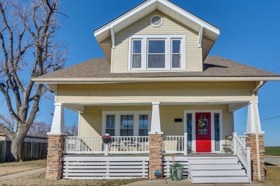 5 Mi to Marion Reservoir: Wizard of Oz-themed Home