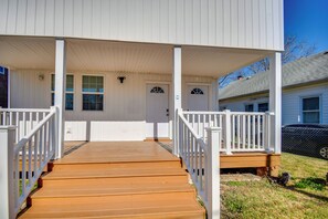 Apartment (2 Bedrooms) | Interior - Half-mi to Ocean View Beach Park: Modern Apartment (Norfolk)