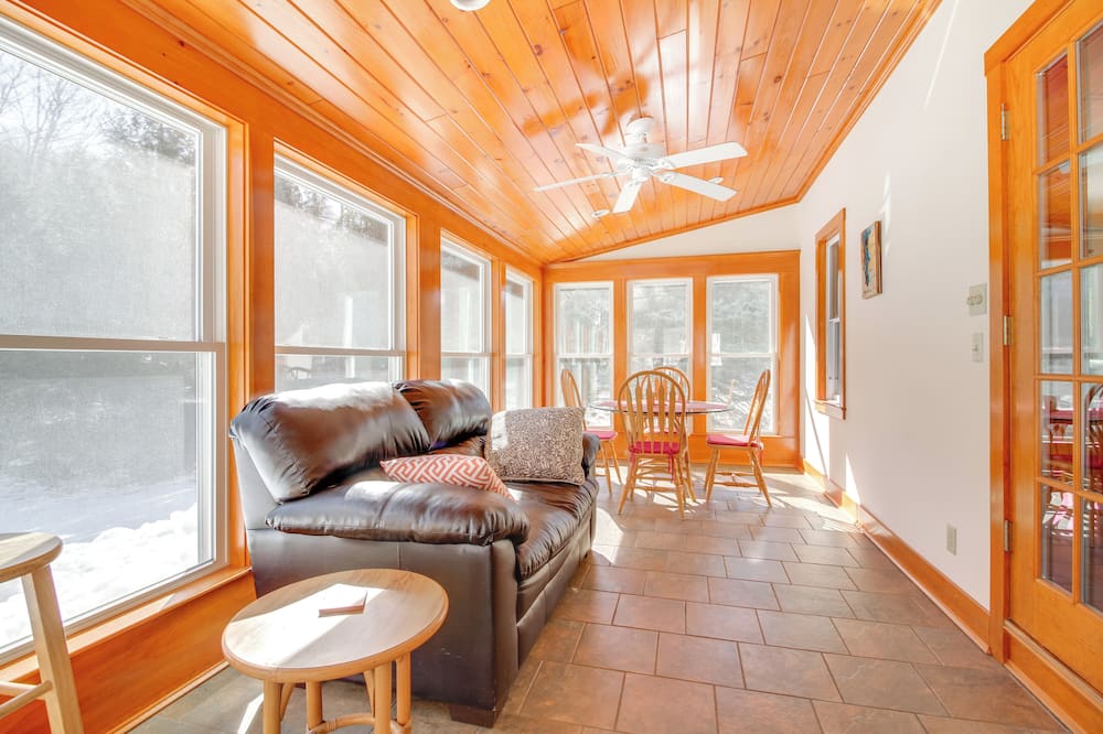Swim, Ski & Sip: Lakefront Retreat in Plymouth - Tiny Mountain, VT
