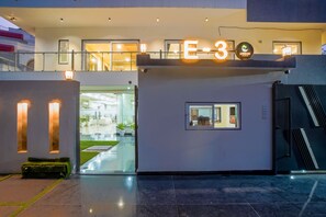 Interior entrance - Hotel Urban Oasis Near Millennium Metro  (Gurugram)