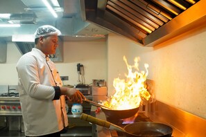 Restaurant - Hotel Urban Oasis Near Millennium Metro  (Gurugram)