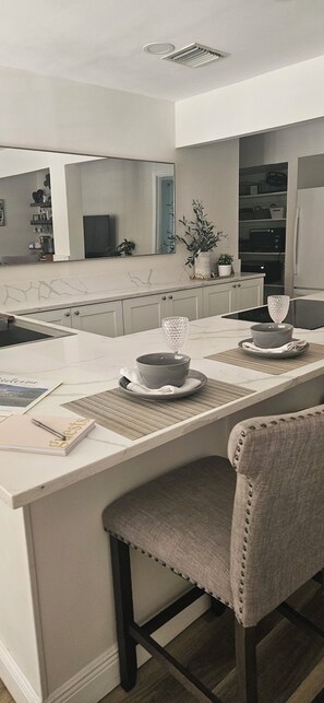 Dining - Beautiful farmhouse 2Acres Estate, Hot Tub, Beach, Parks Trails, Bikes, Stadium (Palm Beach Gardens)