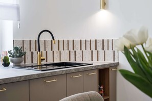 Apartment | 2 bedrooms, desk - Elegant & Bright 2BR - Steps From Old Town (Bucharest)