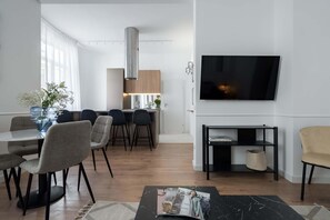 Apartment | 2 bedrooms, desk - Elegant & Bright 2BR - Steps From Old Town (Bucharest)