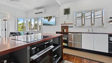 House | 3 bedrooms, desk, Internet