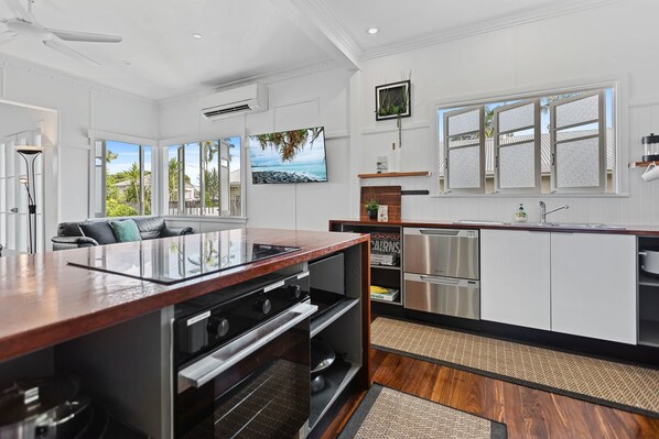 House | 3 bedrooms, desk, Internet - Crystal Cottage Cairns (Cairns)