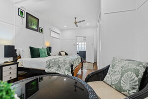 Casa | 3 camere, una scrivania, Internet