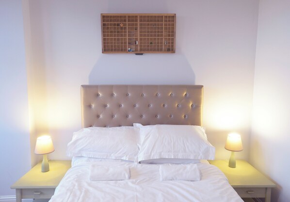 2 habitaciones, tabla de planchar con plancha, wifi y ropa de cama