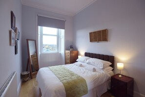 2 chambres, fer et planche à repasser, Wi-Fi, draps fournis