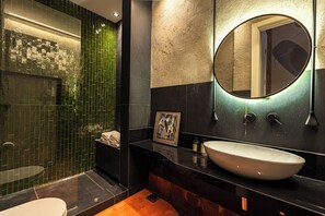 Deluxe Double Room | Bathroom