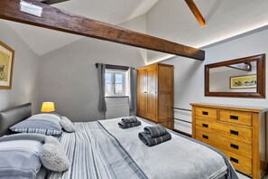 4 slaapkamers, een strijkplank/strijkijzer, gratis wifi, beddengoed