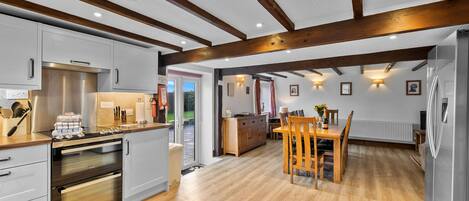 Refrigerador, microondas, horno y lavavajillas