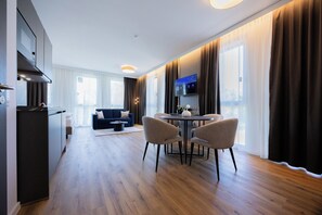 Studio – deluxe | Spiseområde på rommet