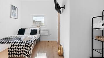 1 slaapkamer, een strijkplank/strijkijzer, gratis wifi, beddengoed